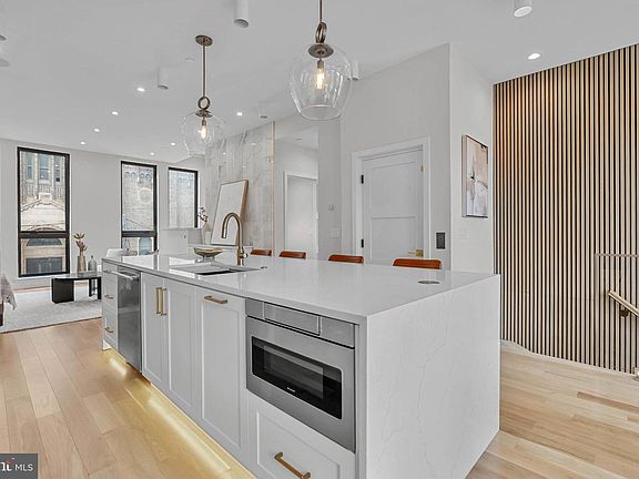 2nd image of 1100 Webster St #5
