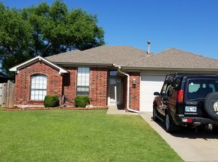 2301 Avenel Dr, Moore, OK 73160