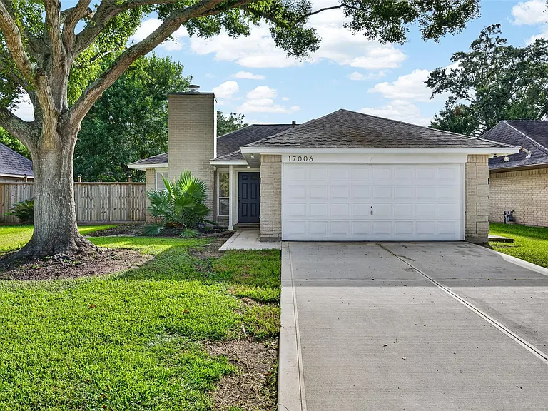 17006 Enchanted Cir E — Photo 1