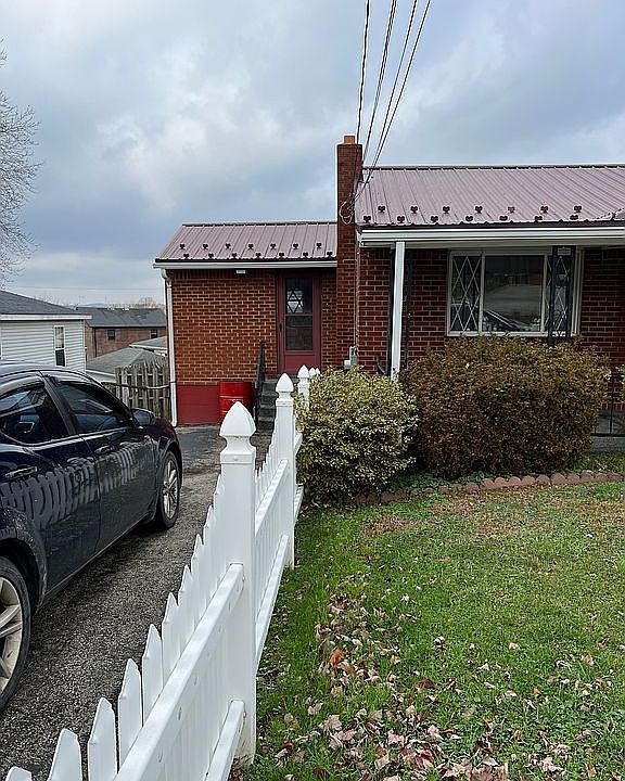 424 Main St, Youngstown, PA 15696 Zillow