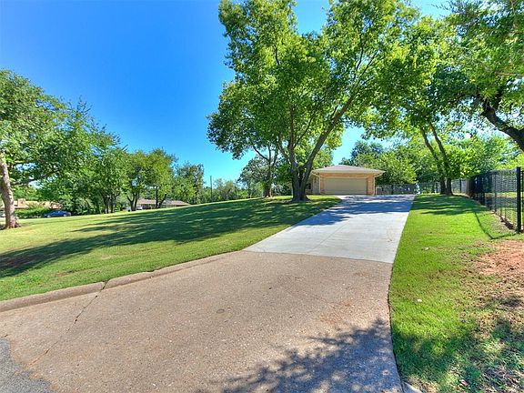 3rd image of 3209 E Maxwell Dr
