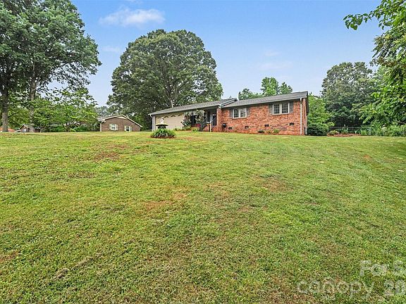 2nd image of 511 Ellenwood Dr