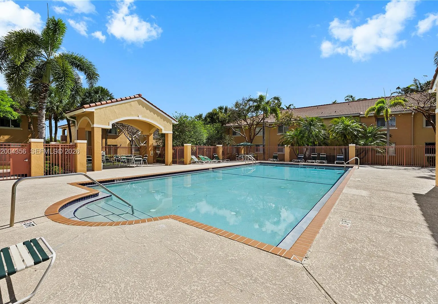 Cove At French Villas — Photo 1