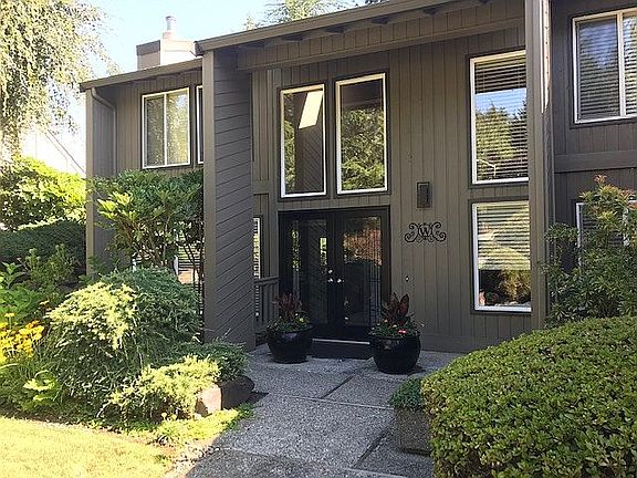 Gorgeous yard to entry