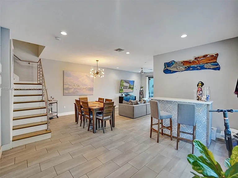 1236 SW 4th Ave — Photo 11