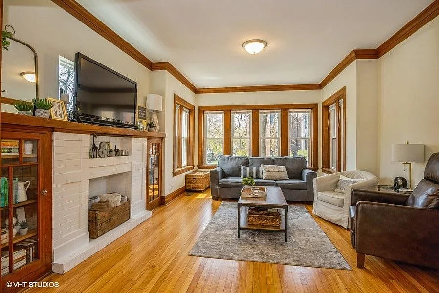 2 bed, 1300 sqft, $2,500 — Photo 3