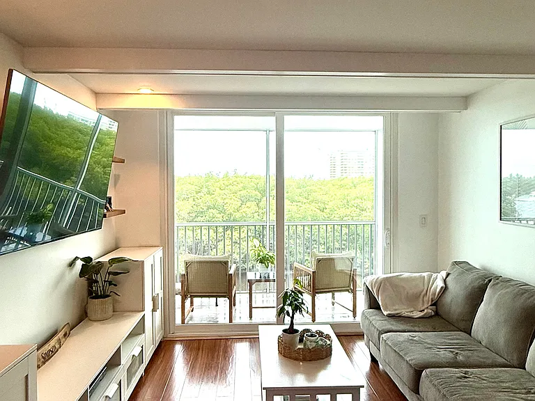 689 NE 6th Ct #304 — Photo 3