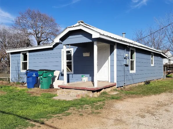 325 Tennessee St, Graham, TX 76450