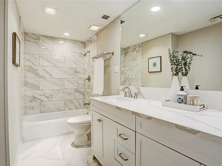 1801 Lavaca St #11F — Photo 9