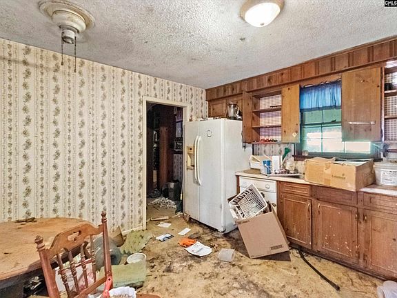 4th image of 642 Old Friars Rd