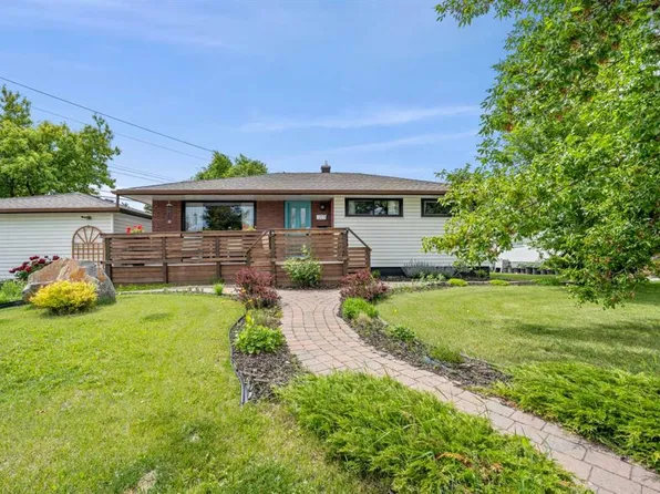223 E 45th St SW, Calgary, AB T3C 2B4