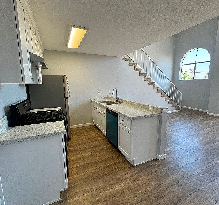 1st image of 1426 S Wooster St APT 204