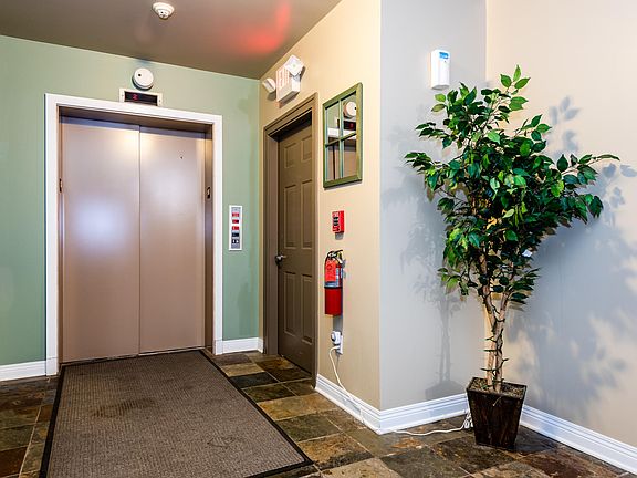4th image of 1117 Broad St Unit 2D