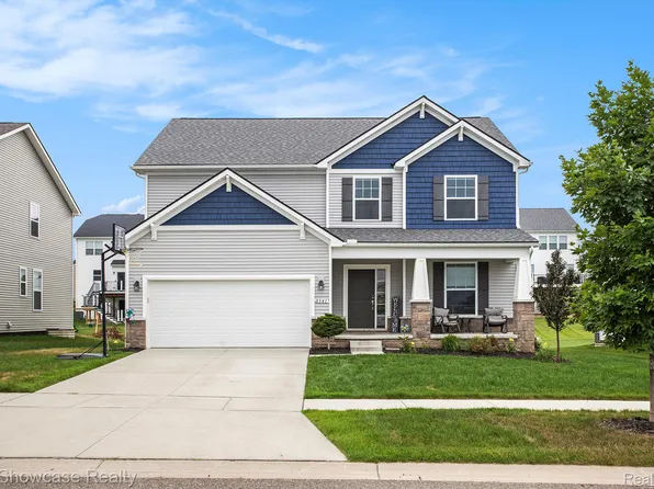 8341 Sharon Dr, White Lake, MI 48386