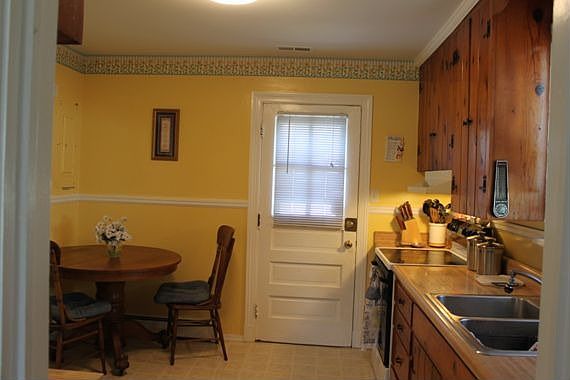 3rd image of 2912 Lafayette Ave
