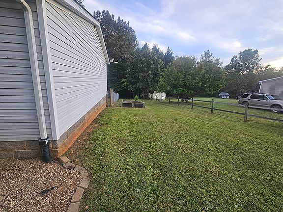 5th image of 75 Whispering Breeze Dr