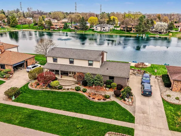 54670 Blue Cloud Dr, Shelby Township, MI 48315