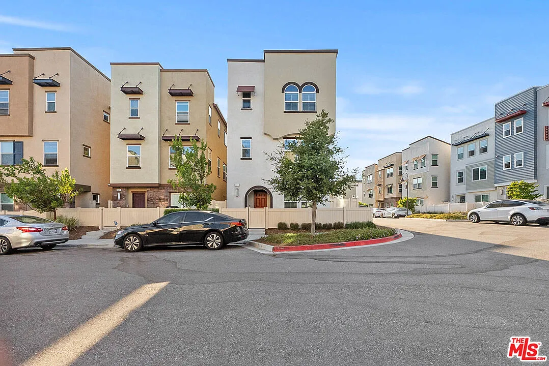 Building Photo - 749 Daniel Freeman Cir