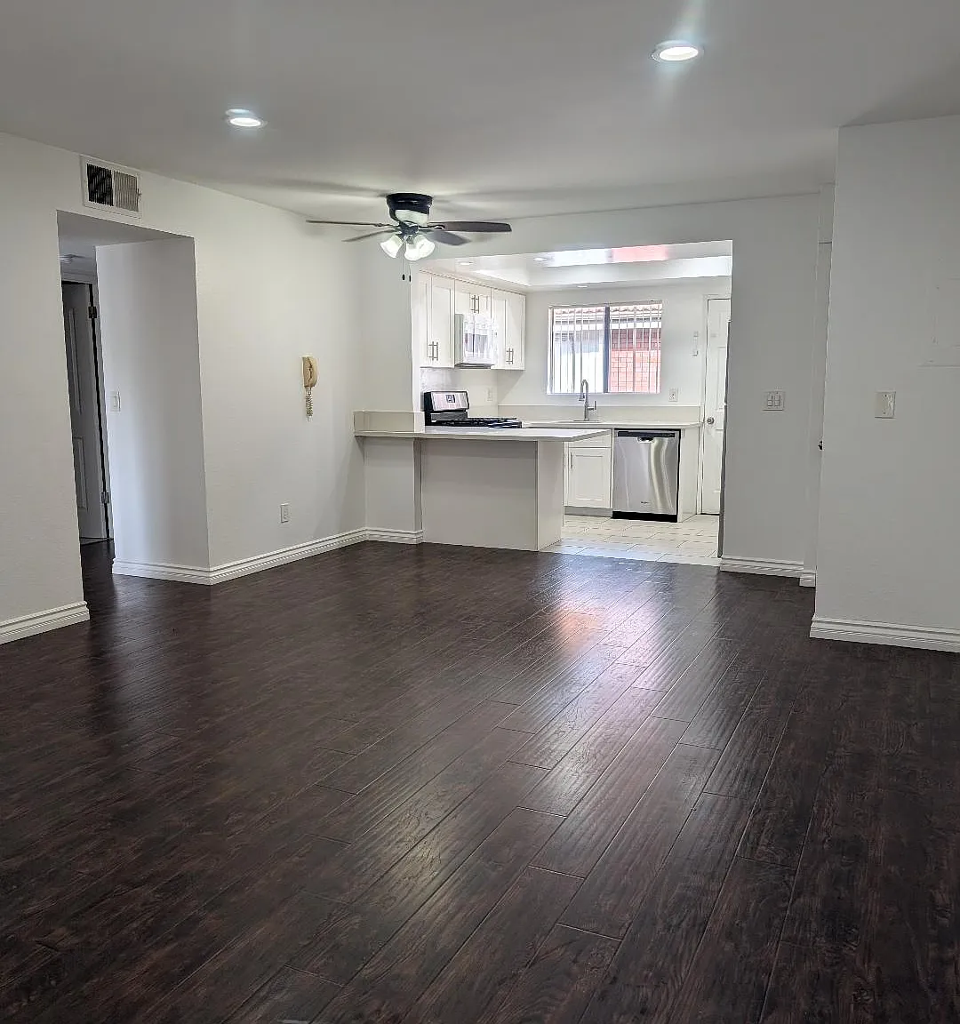 2 bed, 900 sqft, $2,600 — Photo 3