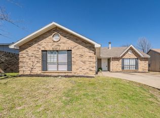 7737 Bermejo Rd, Fort Worth, TX 76112