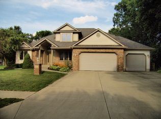 765 N Easton Dr, Angola, IN 46703
