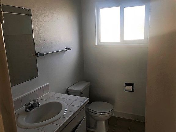 5th image of 920 18th Ave SE APT 1