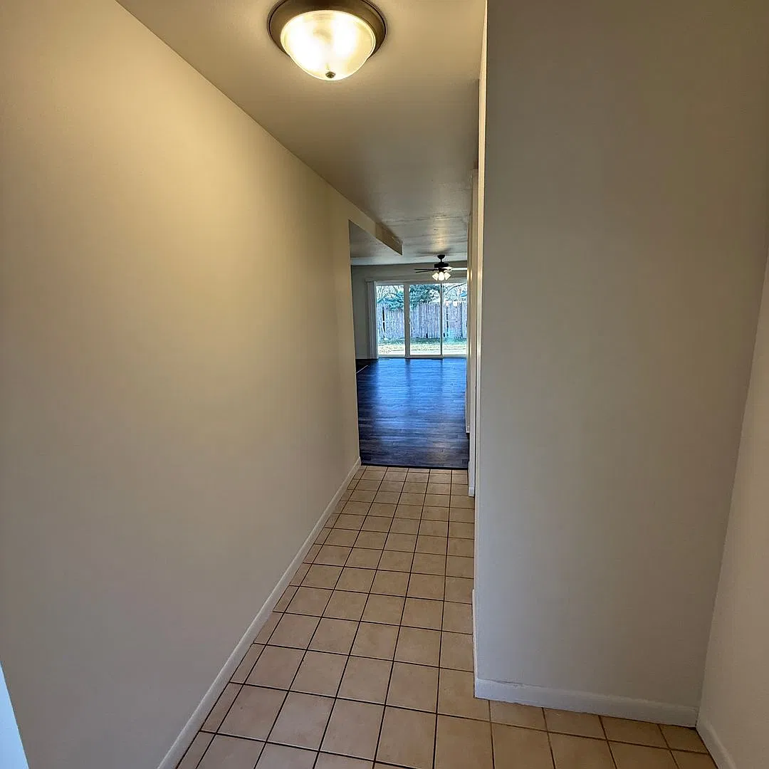 225/229 North Thompson Road — Photo 4