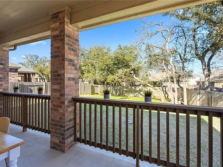 1524 Uhland Dr — Photo 24