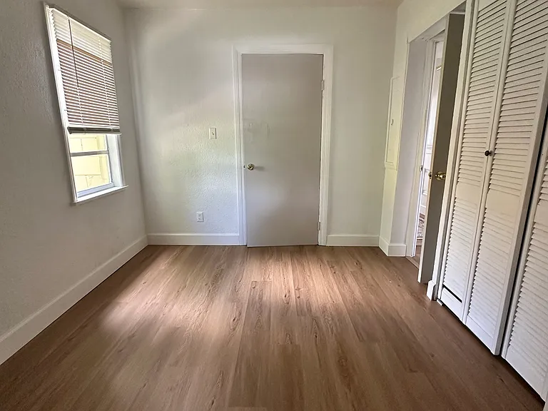 523 Shoreview Ave — Photo 12