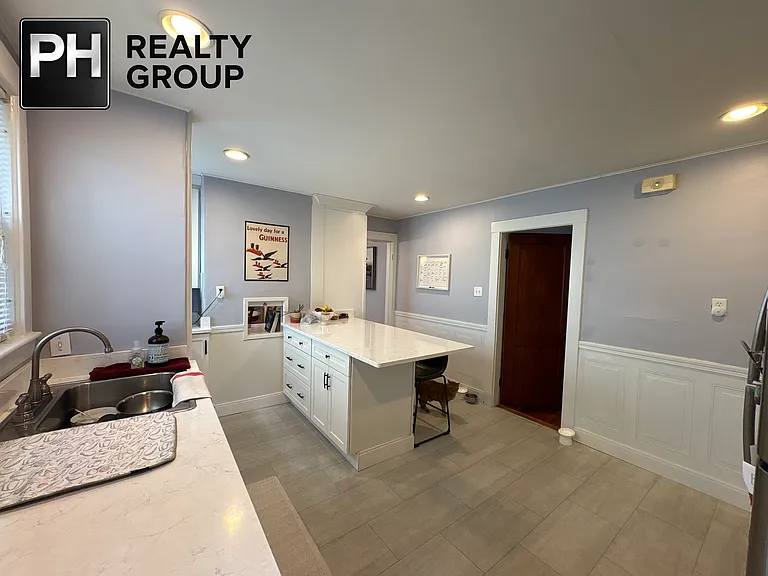 37 Irma Ave — Photo 2