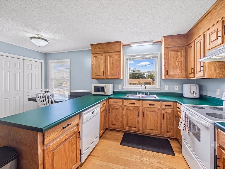 324 Bright Ave — Photo 6