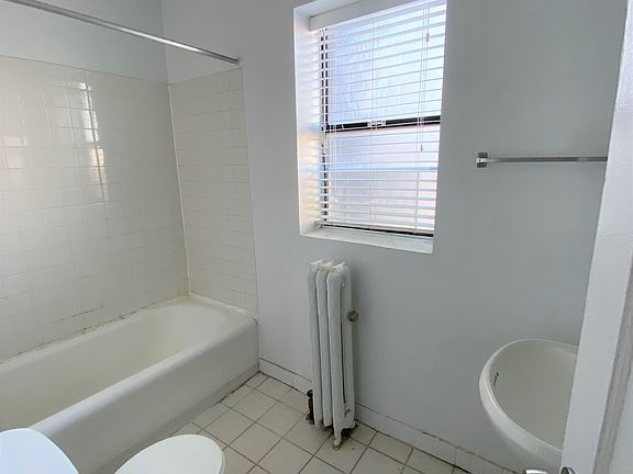 3rd image of 3150.5 W Wilson Ave #2E