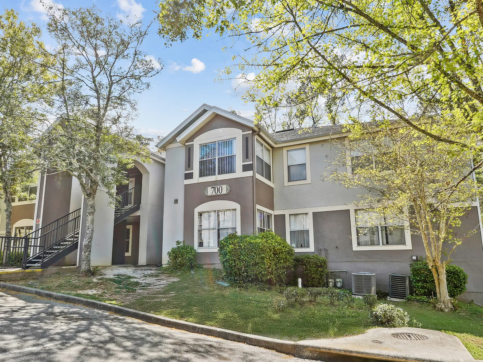 Glen Oaks Apartments — Photo 2