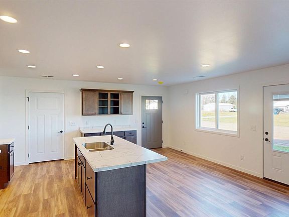 5th image of 703 Stelting Street