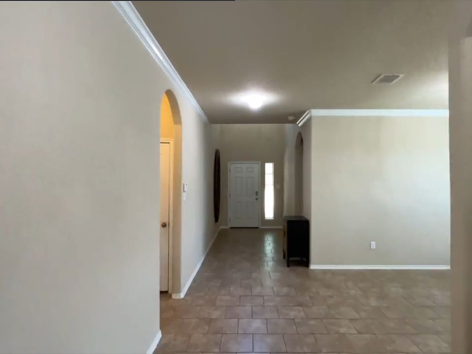 2nd image of 919 Stable Glen Dr