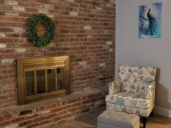 2nd image of 3010 Peacock Ln