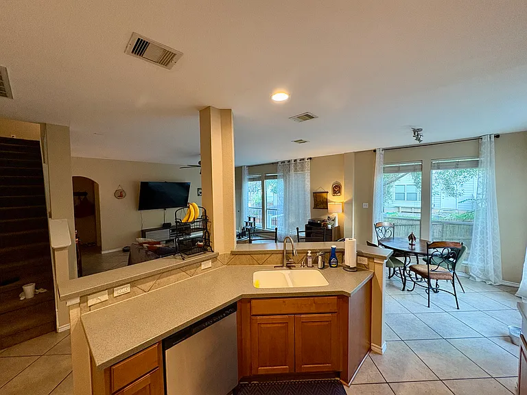 Kitchen island - furnished