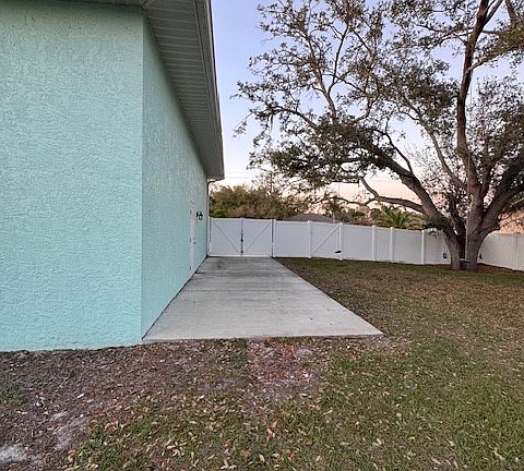 4th image of 22491 Peachland Blvd