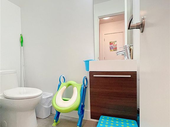 5th image of 218 Carnarvon St #310