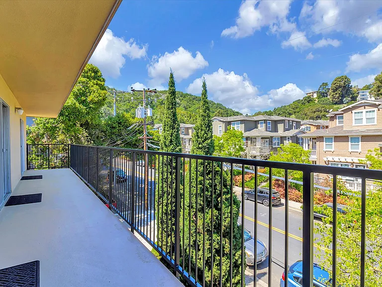 2431 Carlmont Dr #11 — Photo 7