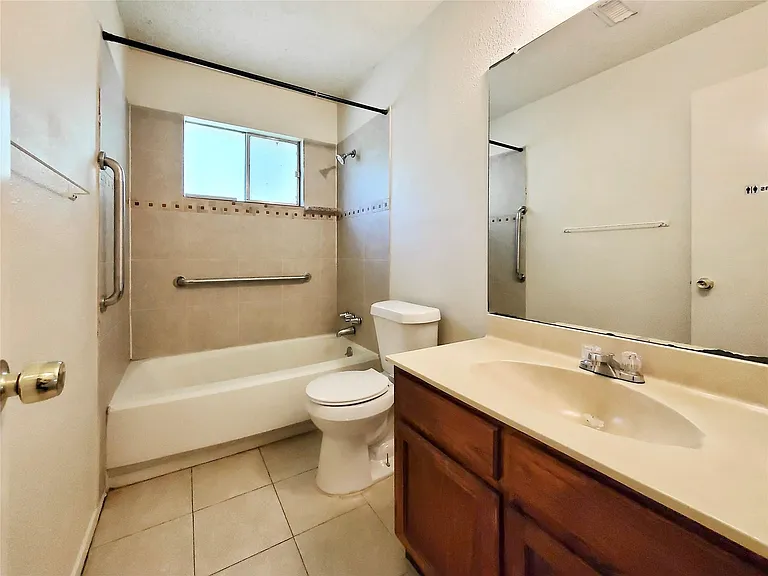 2827 Wilcrest Dr — Photo 8