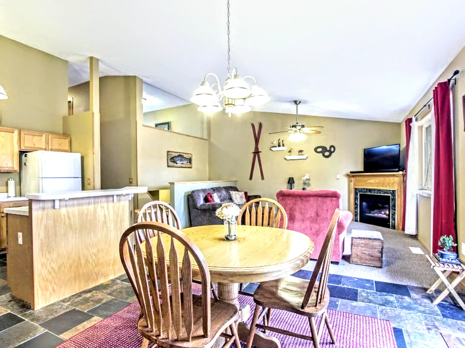 4 bed, 1516 sqft, $2,100 — Photo 2