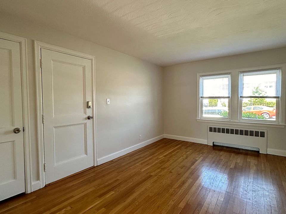 1st image of 6 Oval Rd APT 1