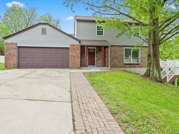 3415 Frontier Dr, Saint Charles, MO 63303
