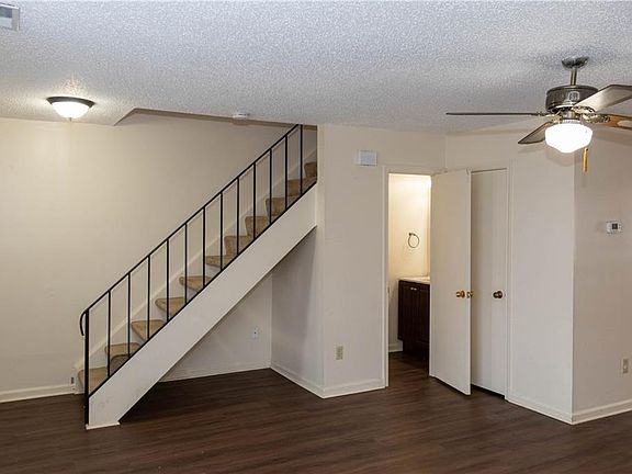 4th image of 3516 Woodburne Dr