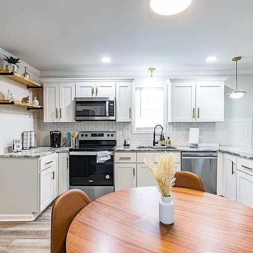 802 N Driver St — Photo 16