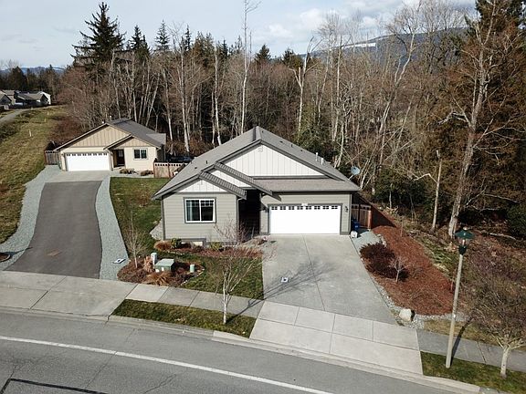 2nd image of 1560 Portobello Ave