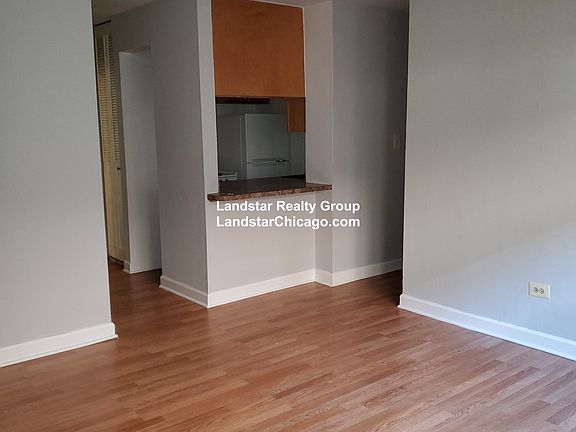 2nd image of 534 W Wellington Ave APT 206