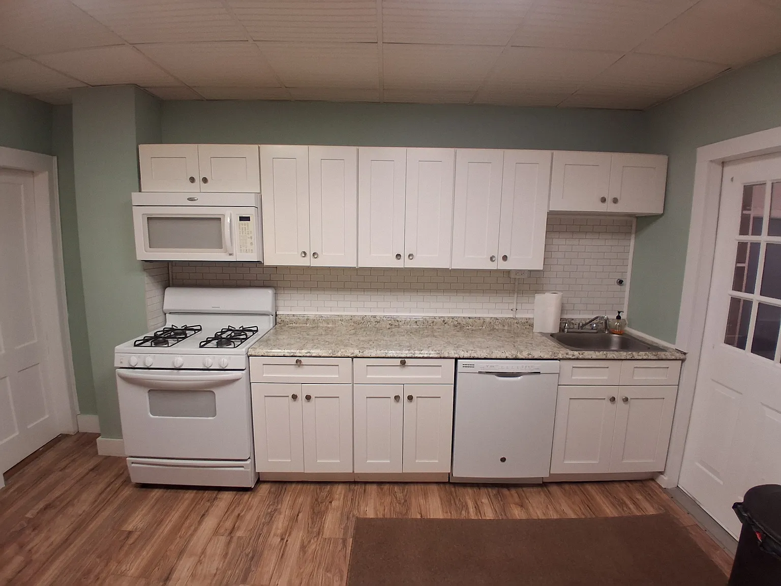 3 bed, 2.5 bath, 1800 sqft, $1,900 — Photo 2
