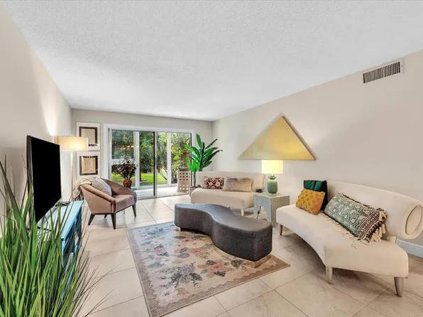 2102 Lucaya Bend #K2, Coconut Creek, FL 33066